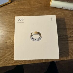 OURA RING GEN 4 GOLD SIZE 8
Oura